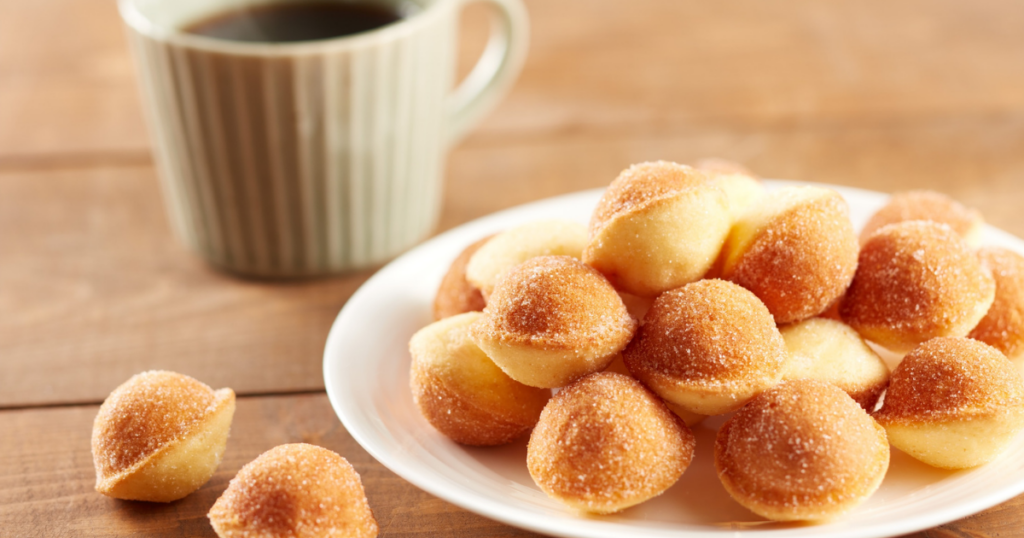 コーヒーと甘いお菓子のティータイム