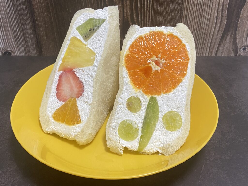 みかんとミックスフルーツのフルーツサンドの断面
