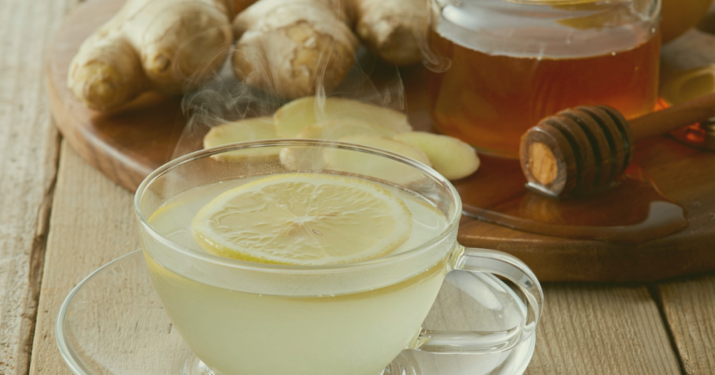 レモンとはちみつを入れたハーブティー