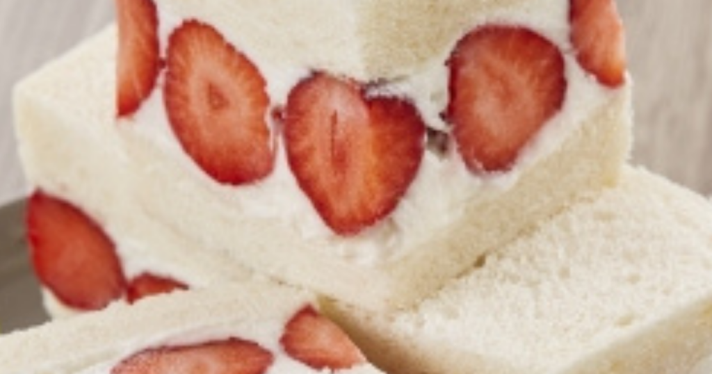 いちごたっぷりのフルーツサンド断面